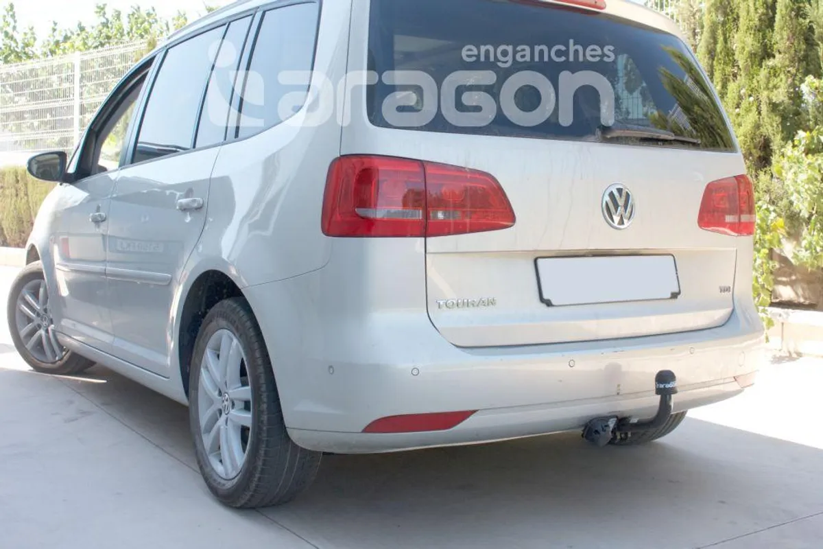 Фаркоп Aragon для Volkswagen Touran 2010-2015 E6712AA в 