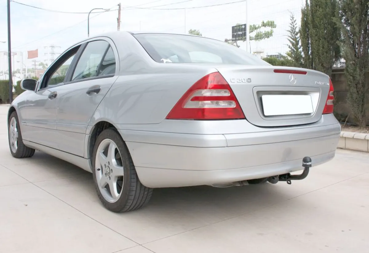 Фаркоп Aragon для Mercedes C-class (W203) 2000-2007 E4112BA в 