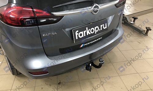 Установили фаркоп Steinhof для Opel Zafira 2017 г.в.