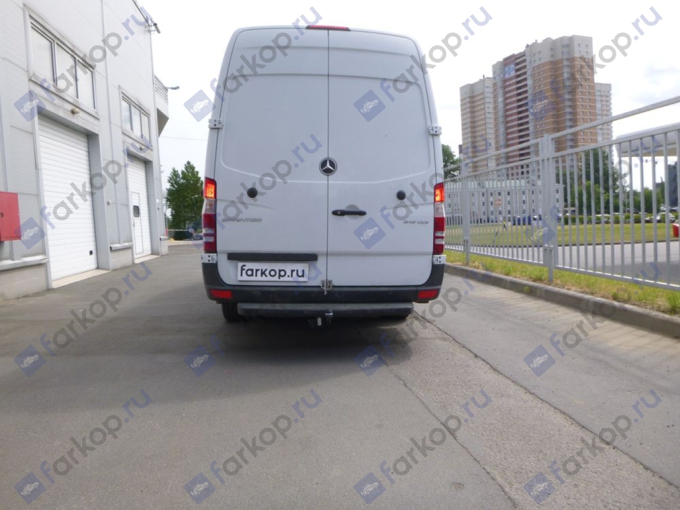 Фаркоп Aragon для Mercedes Sprinter 2006-2017, (для а/м со ступенькой) E4107GA в 